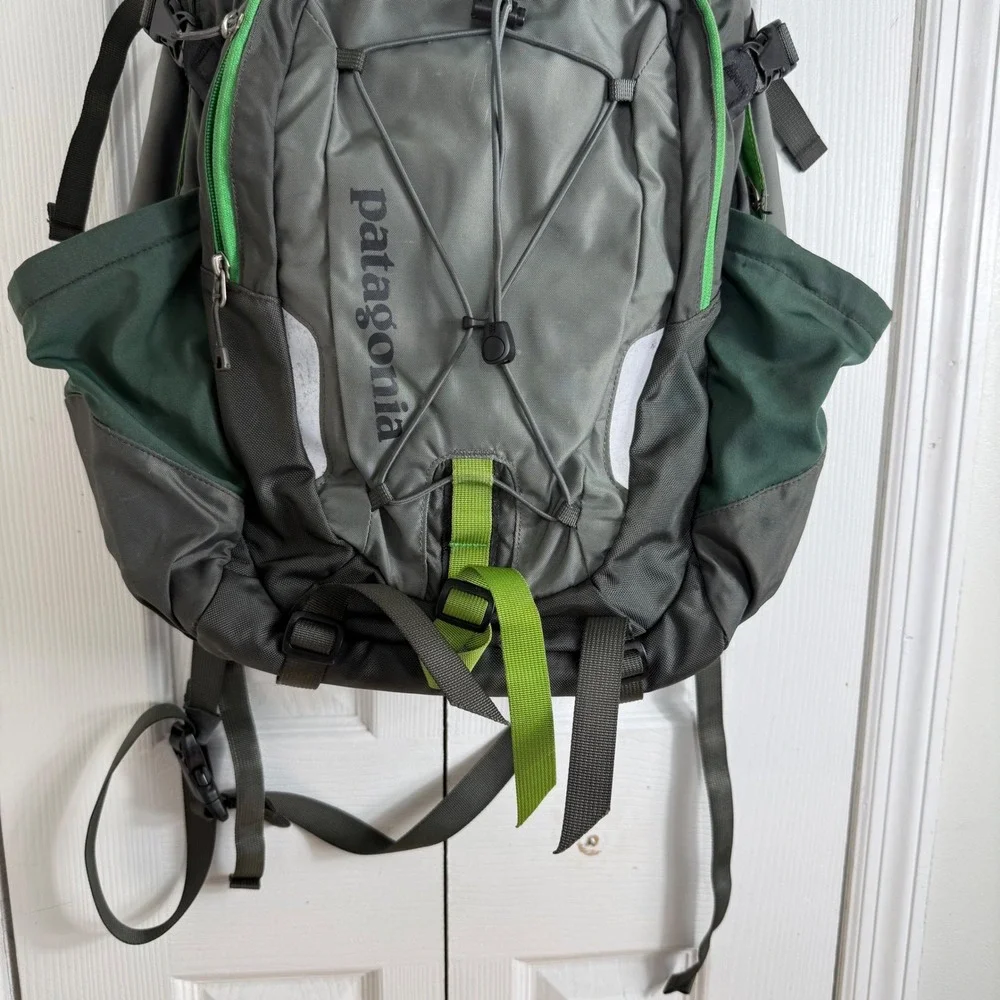 Patagonia Chacabuco 32L Backpack OS Grey Green Gorpcore Hiking Daypack